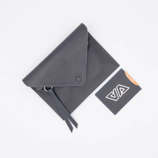 Pochette ceinture en cuir grainé anthracite jeans
