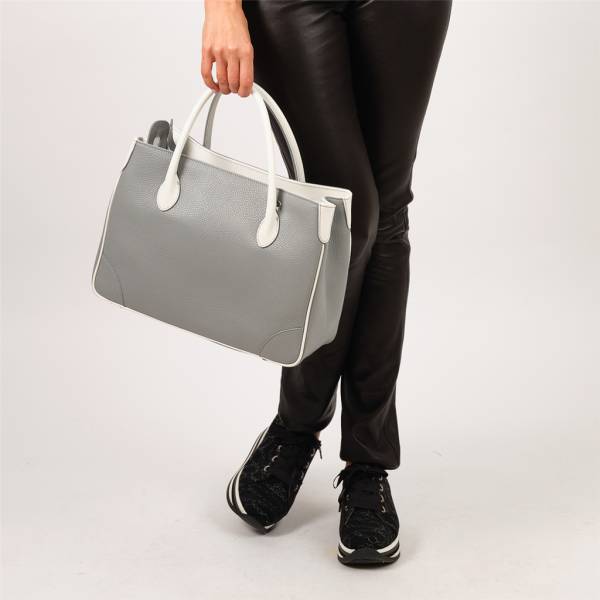 Sac à main cabas en cuir grainé gris blanc