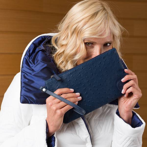 Pochette à main en cuir façon autruche navy navy