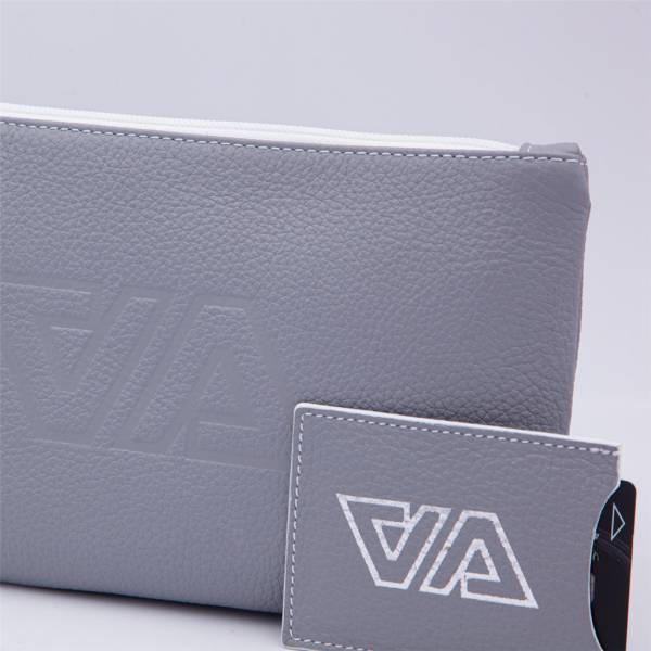 Pochette à main en cuir grainé gris blanc