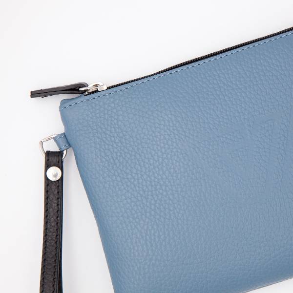 Pochette à main en cuir grainé denim noir