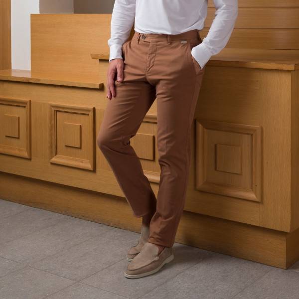 Pantalon gabardine en coton havane