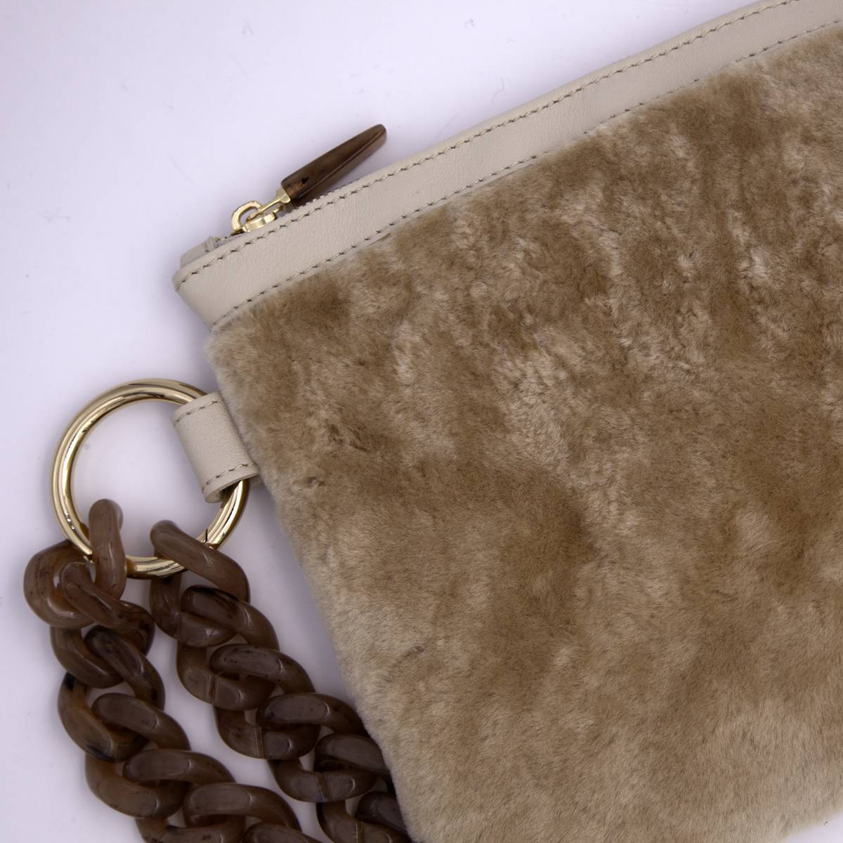 Pochette à main en mouton crème