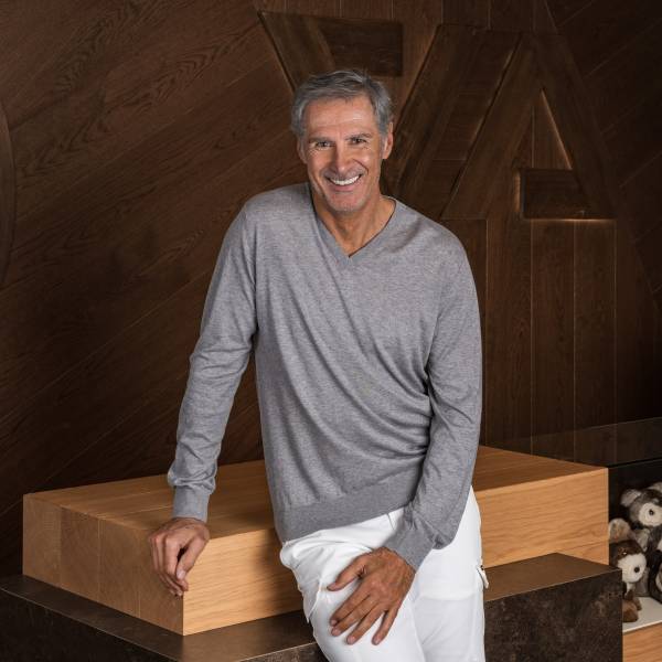 Pull col V en coton et cashmere gris . .