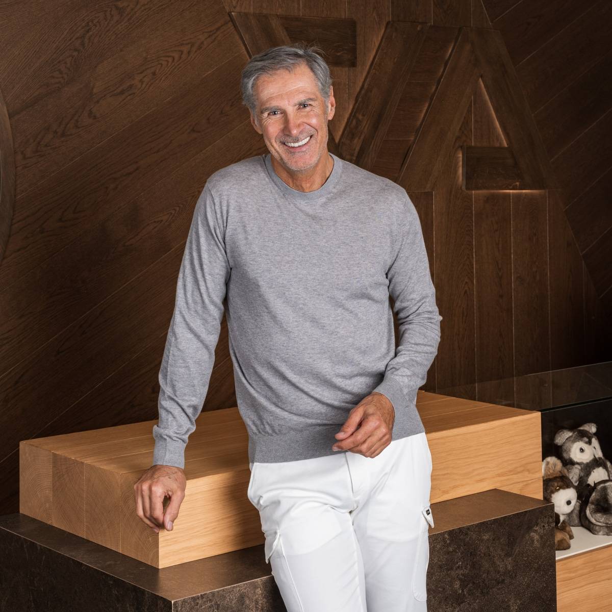 Pull col rond en coton et cashmere gris . .