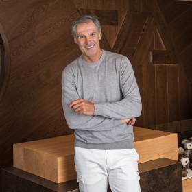 Pull col rond en coton et cashmere gris . .