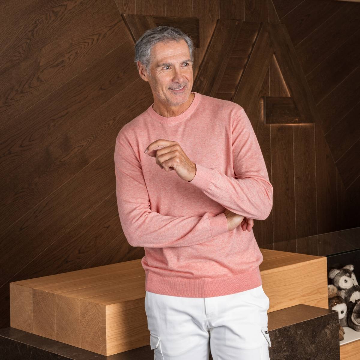 Pull col rond en coton et cashmere corail . .