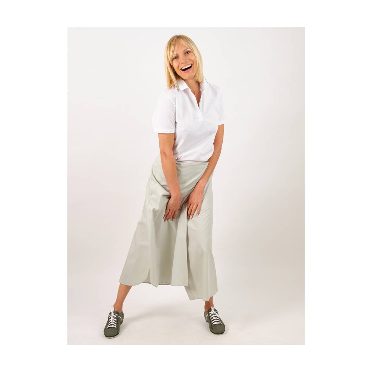 Polo broderie anglaise col galon blanc . .