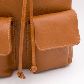 Sac à dos cuir avec poches à rabats noisette