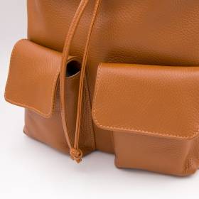 Sac à dos cuir avec poches à rabats noisette
