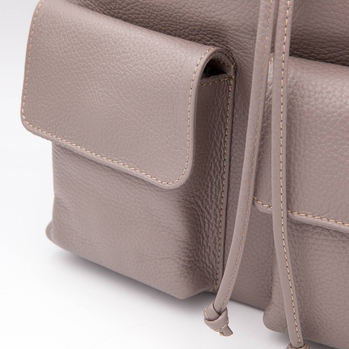 Sac à dos cuir avec poches à rabats taupe