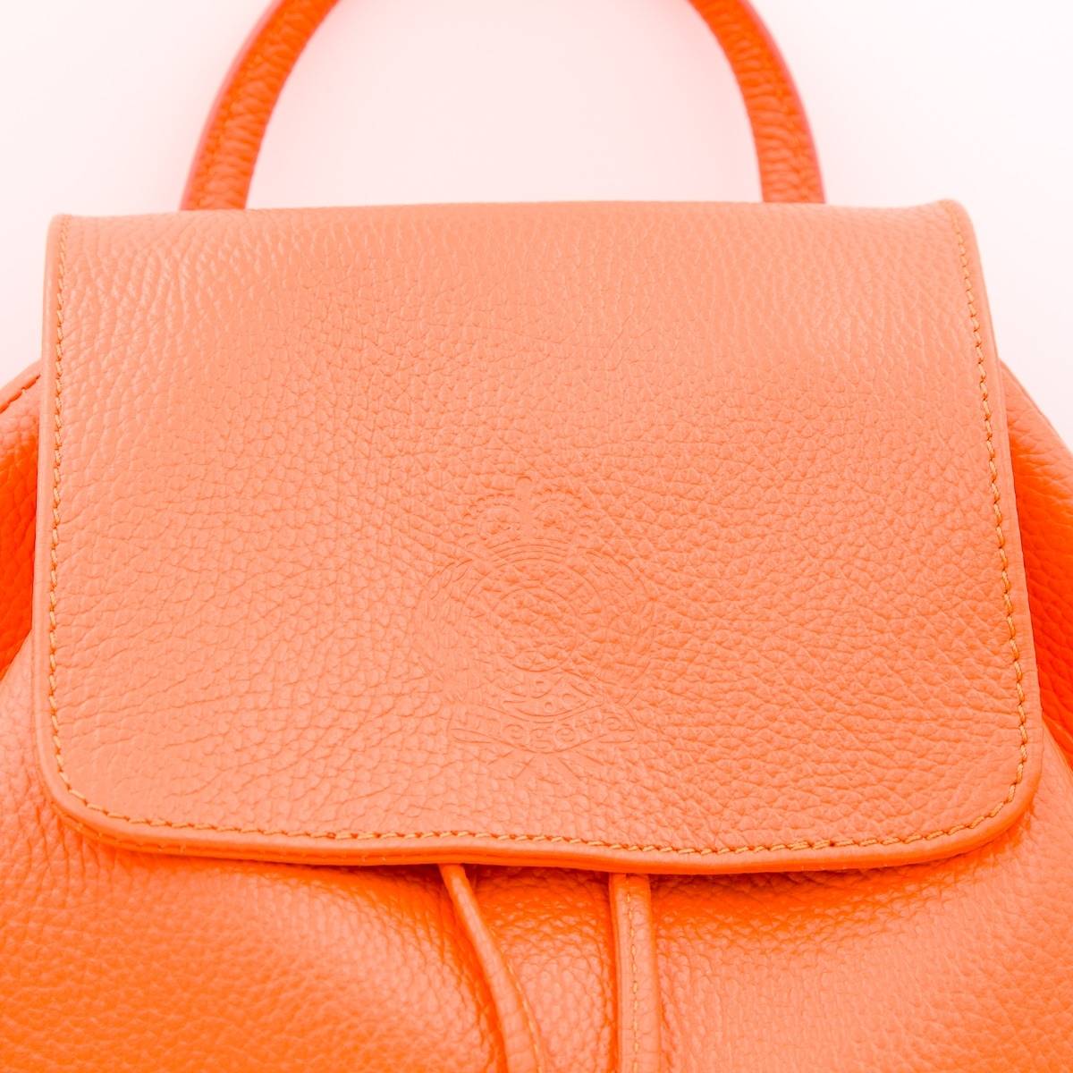 Sac à dos cuir avec poches à rabats orange