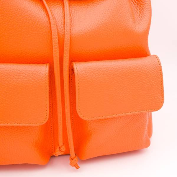 Sac à dos cuir avec poches à rabats orange