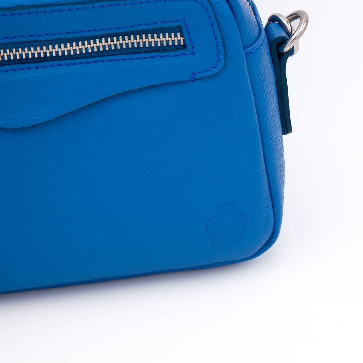 Sac bandoulière en cuir pompon bleuet bleuet .