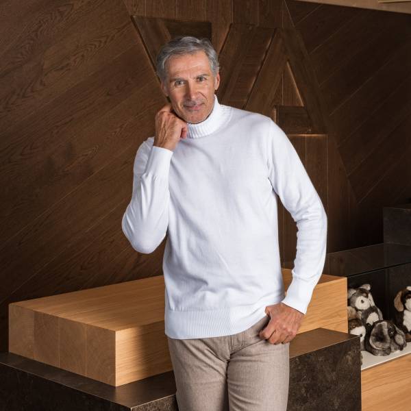 Pull col roulé en coton neige