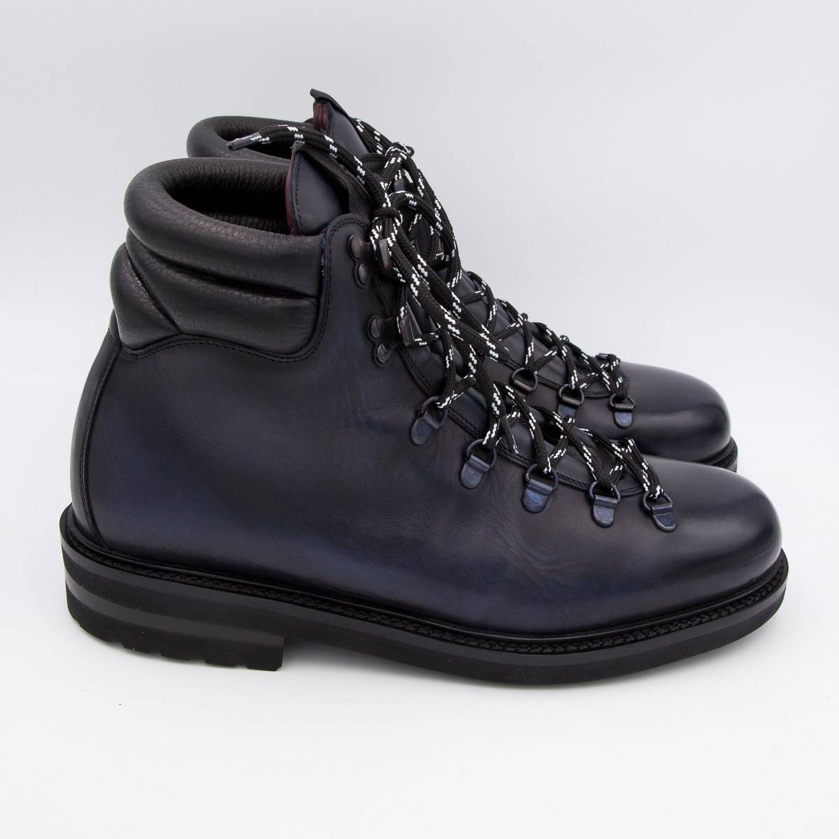 Chaussures mountain en cuir black nero .