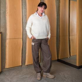 Pantalon cargo en cashmere brun grège