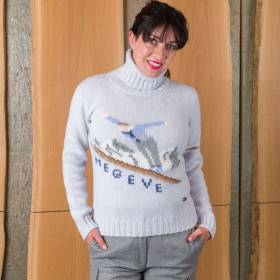Pull col roulé skieur Megève cashmere bleu céleste