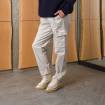 Pantalon cargo en velours milleraies grège
