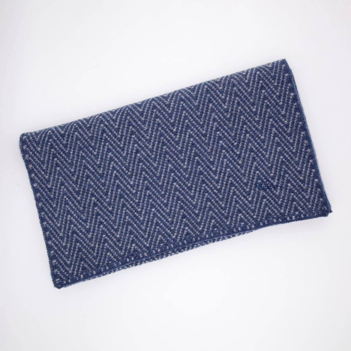 Echarpe chevrons en cashmere denim souris .