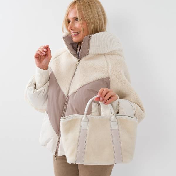 Petit sac cabas en mouton écru . .