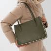 Sac à main porté épaule en cuir dark olive beige .