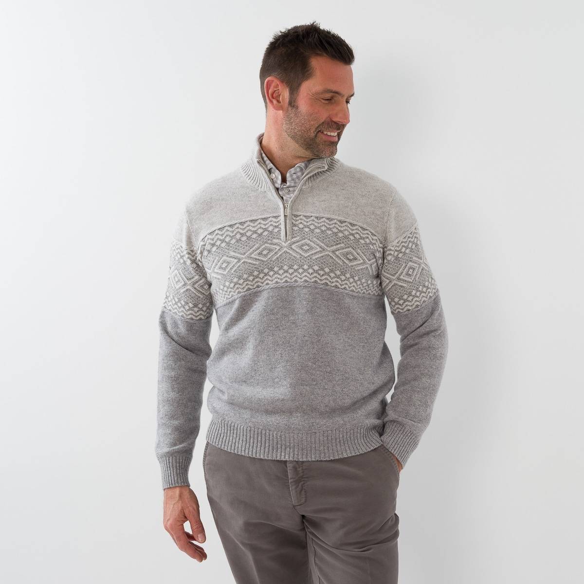Pull zippé en cashmere motif intersia souris écru