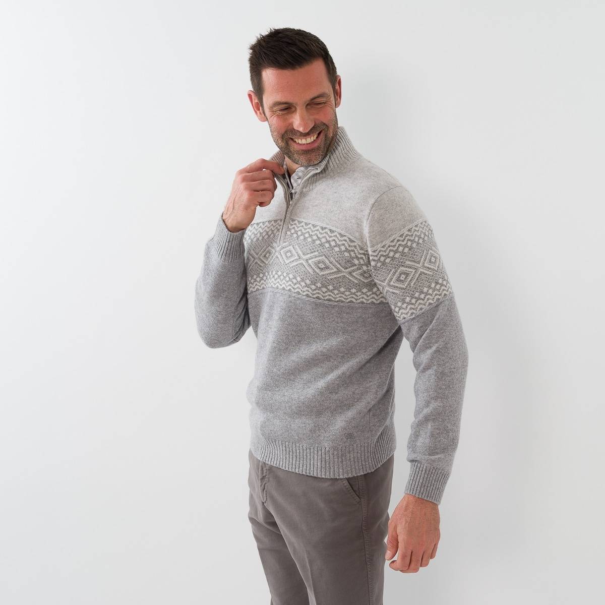 Pull zippé en cashmere motif intersia souris écru