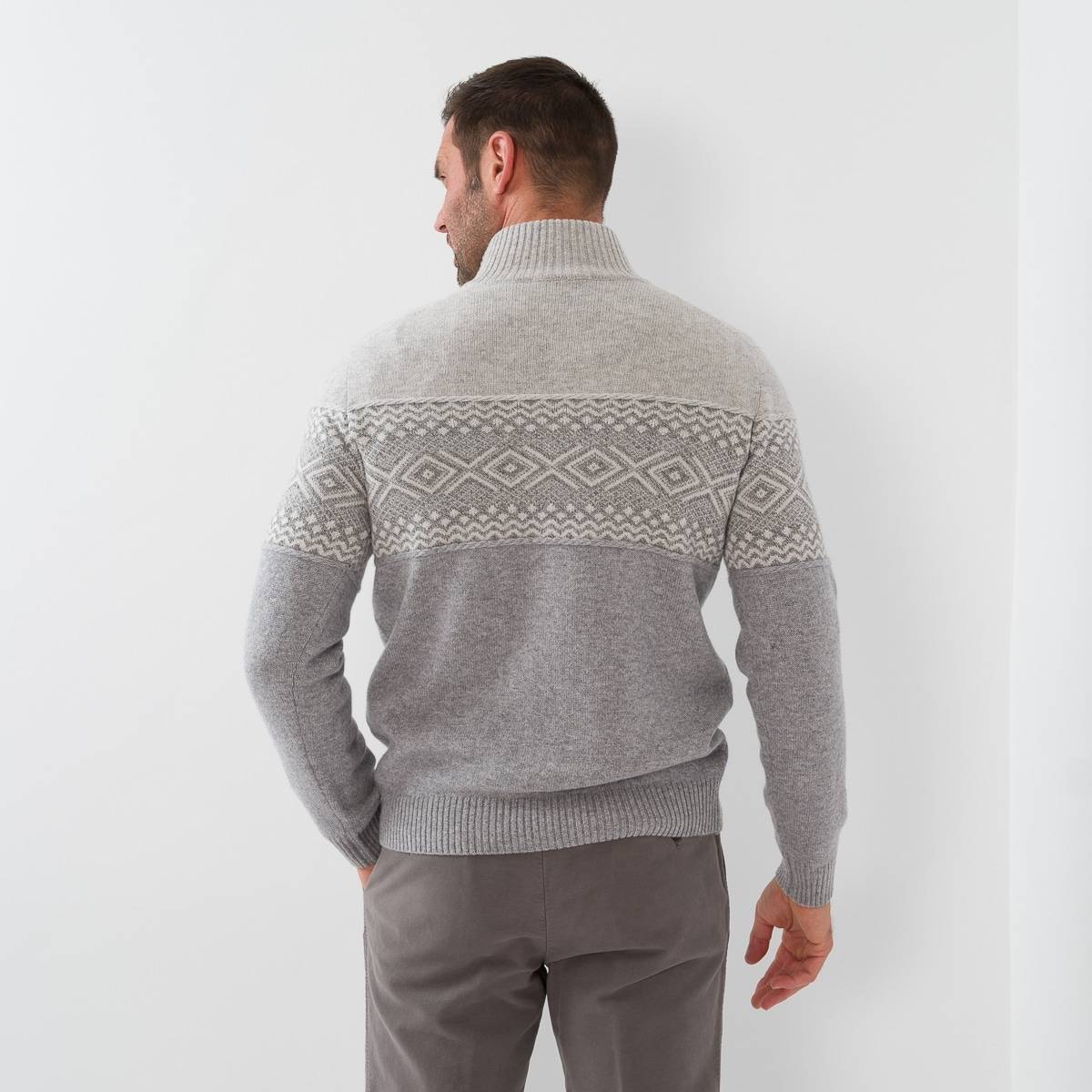 Pull zippé en cashmere motif intersia souris écru