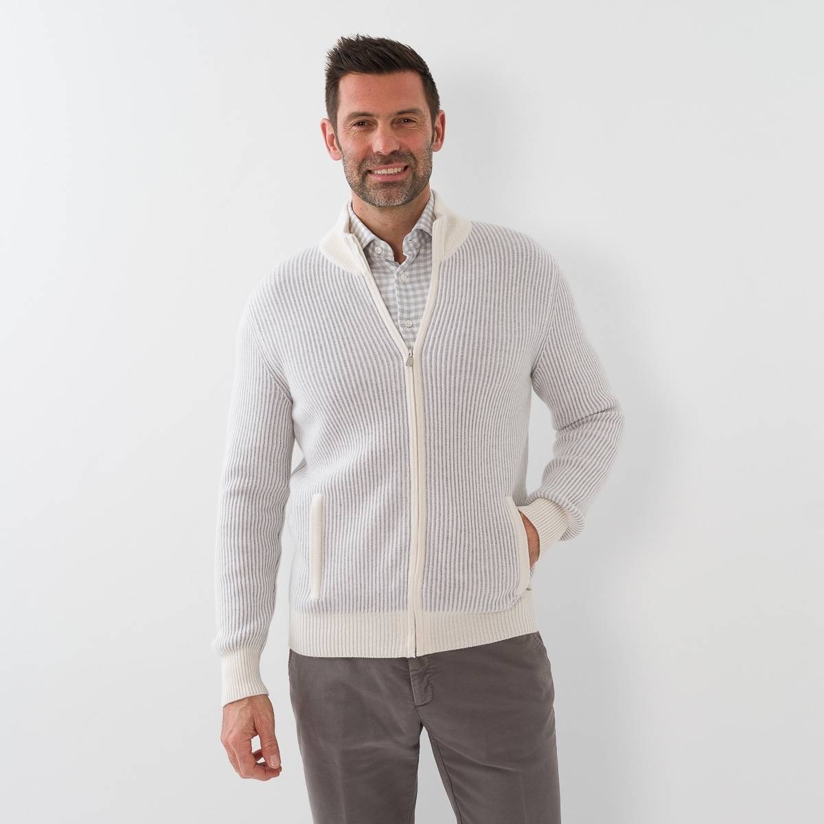 Gilet zippé en cashmere motif vanisé écru souris