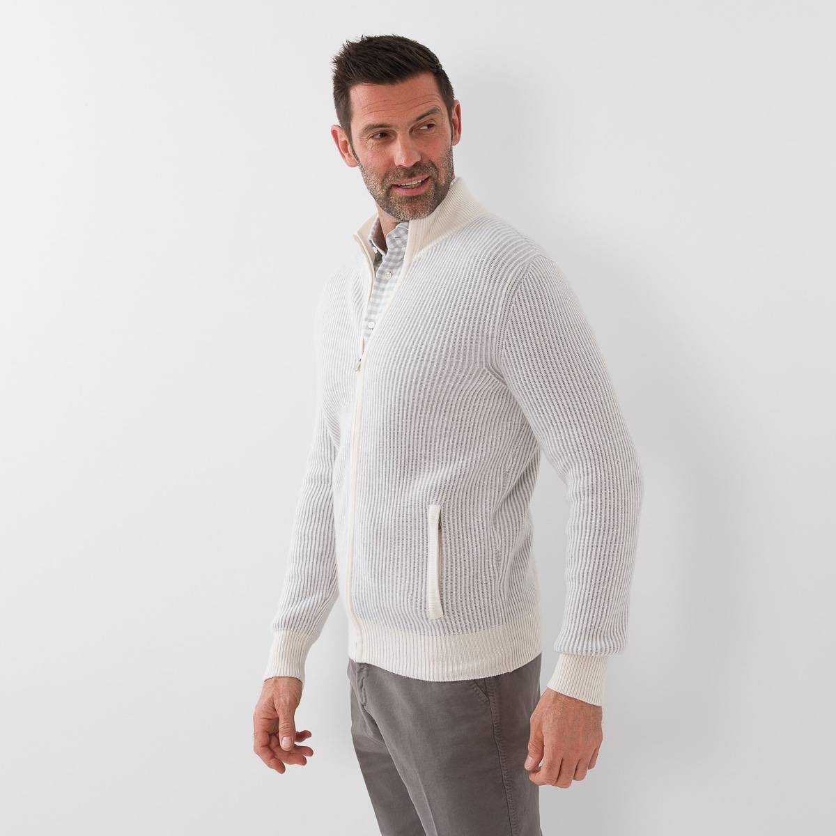 Gilet zippé en cashmere motif vanisé écru souris