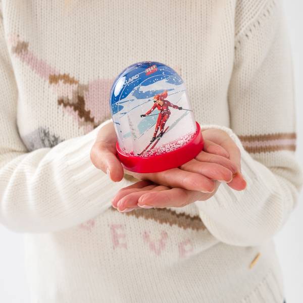 Boule à neige skieuse fuseau rouge