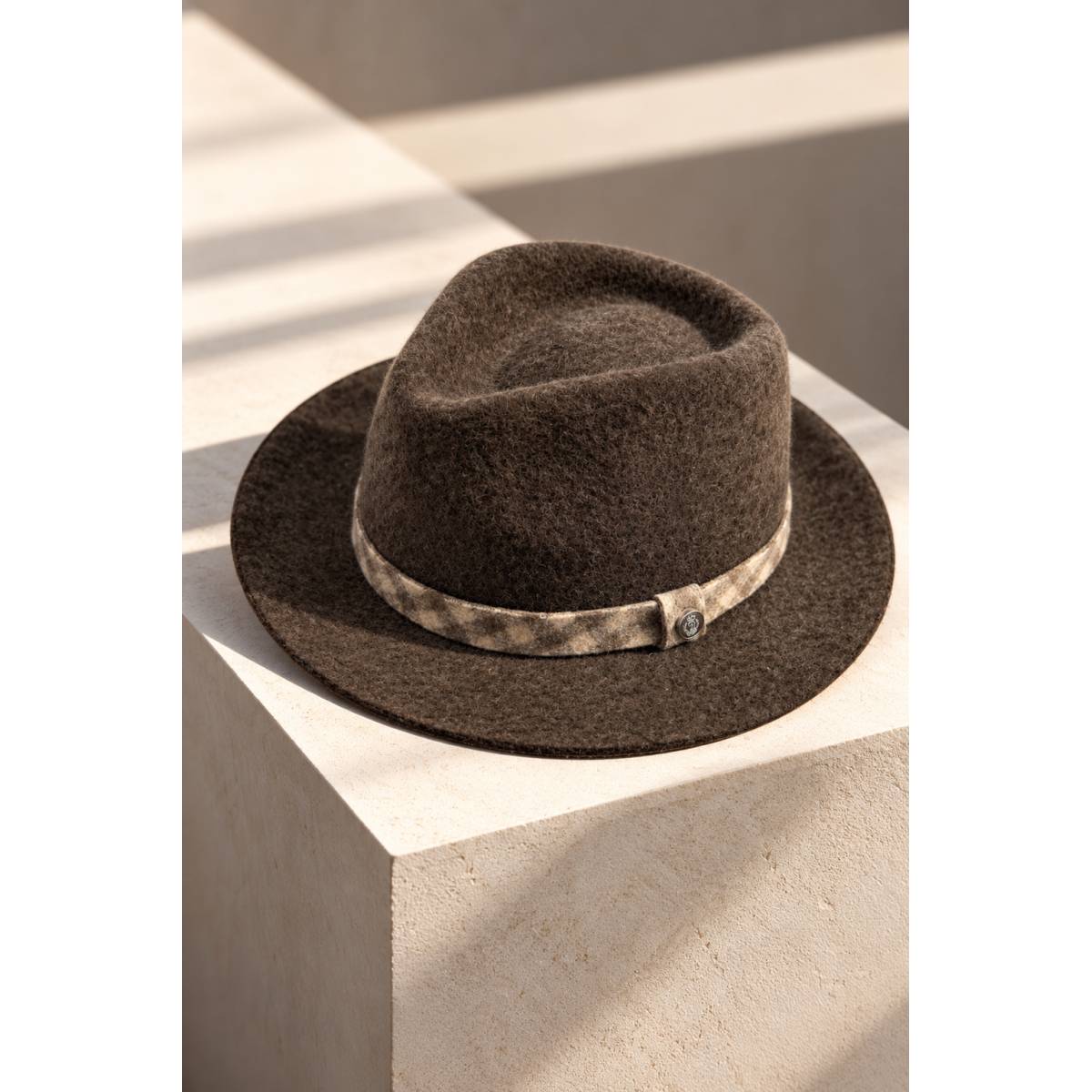 Chapeau bi matiere revers carreaux marron