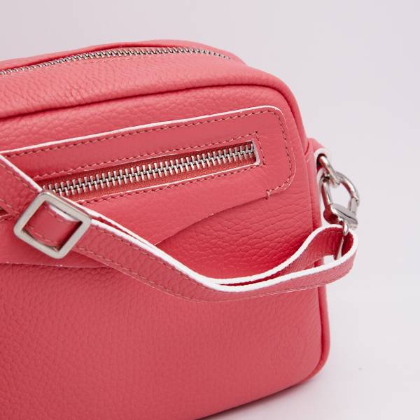 Sac bandoulière en cuir pompon capucine blanc .